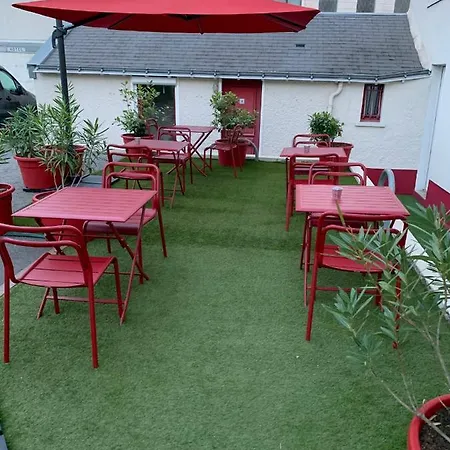 Logis Chateaubriand מלון 2*