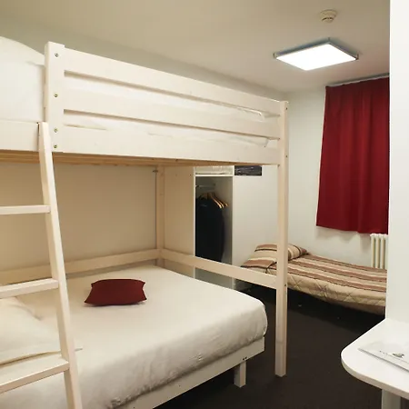 Logis Chateaubriand Hotel 2*