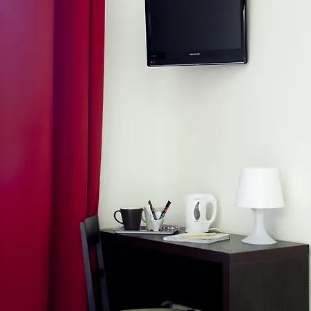 Logis Chateaubriand Hotel 2*