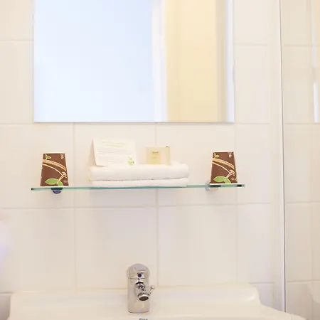 Logis Chateaubriand Hotel