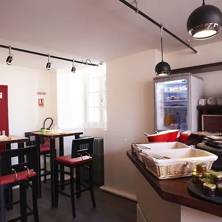 Logis Chateaubriand 2*