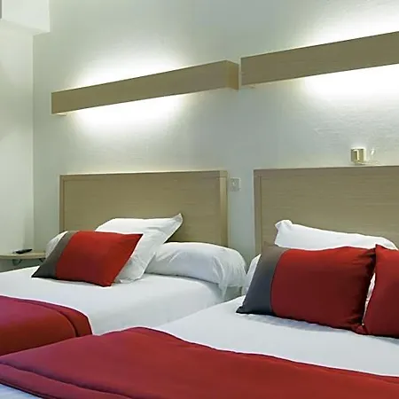 Hotel Logis Chateaubriand 2*