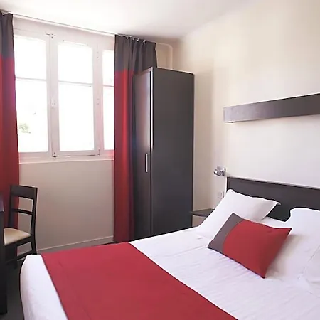 Hotel Logis Chateaubriand 2*