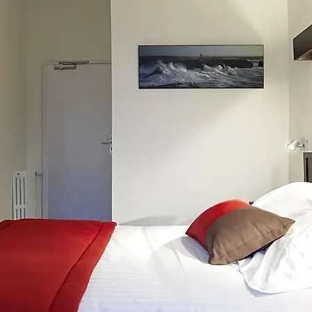Logis Chateaubriand Hotel 2*