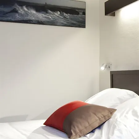 Logis Chateaubriand Hotel 2*