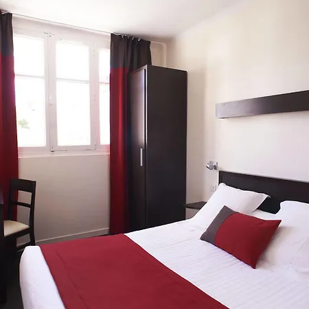 Logis Chateaubriand Hotel