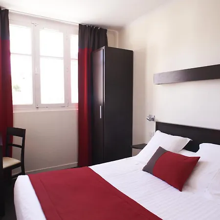 Logis Chateaubriand Hotel