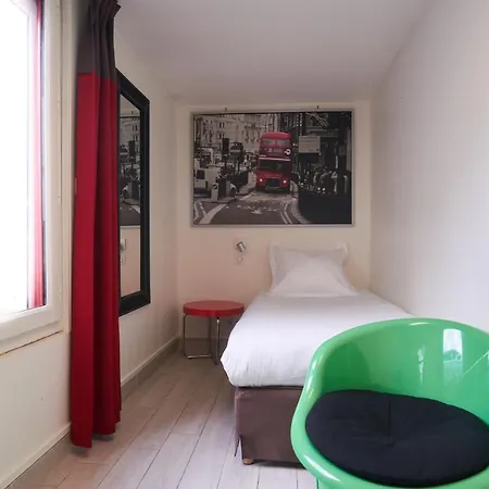 מלון Logis Chateaubriand 2*