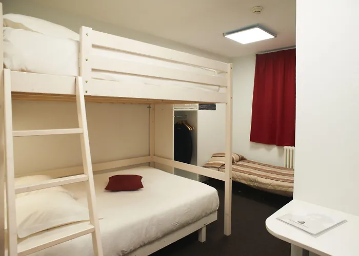 Logis Chateaubriand Hotel 2*