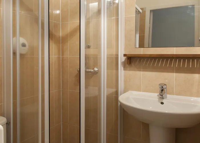 ロジ シャトーブリアン ホテル 2*