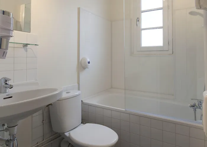 Logis Chateaubriand 2*