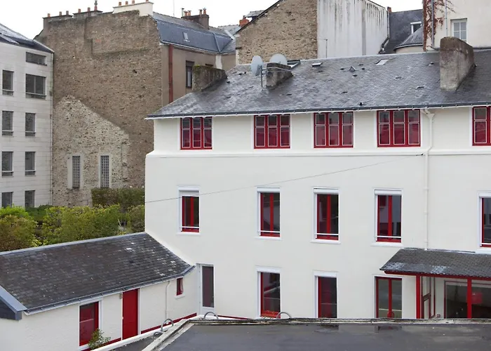 Logis Chateaubriand Hotel