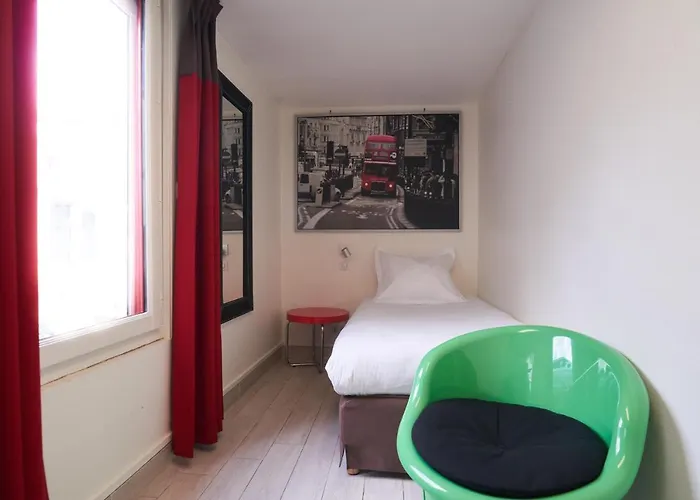 Hotel Logis Chateaubriand 2*