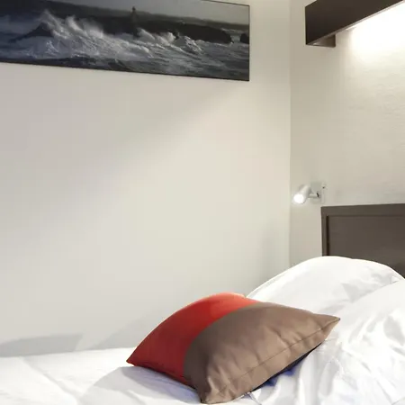 Logis Chateaubriand מלון 2*