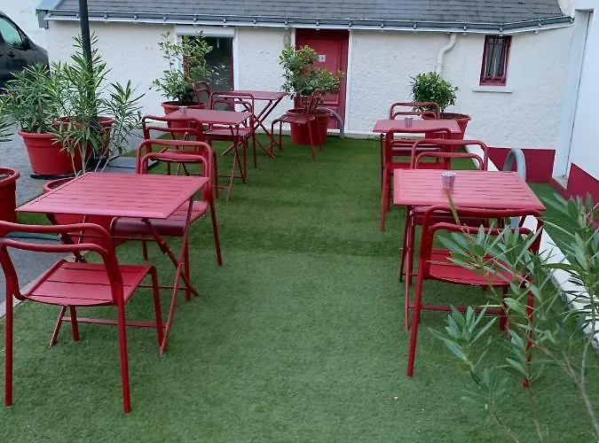 Logis Chateaubriand Hotel 2*