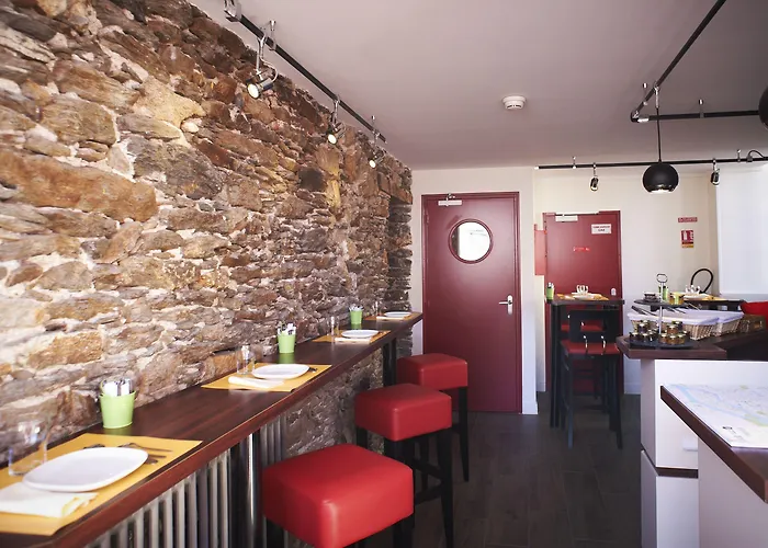 Hotel Logis Chateaubriand 2*