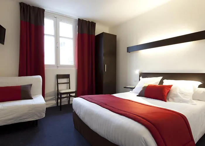 Logis Chateaubriand Hotel 2*